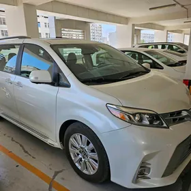Toyota Sienna 2018