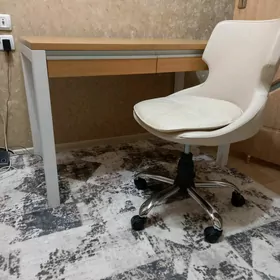 стол и кресло