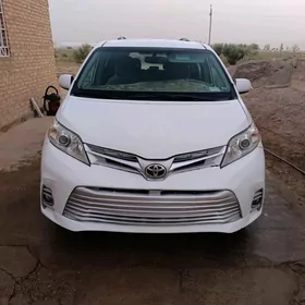 Toyota Sienna 2017