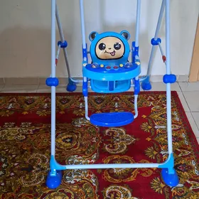 Damaşny sallançak öýde çagalar