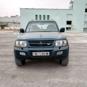 Mitsubishi Pajero 2001