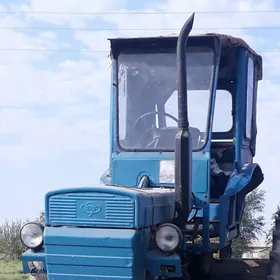 MTZ Traktor T28 kabina