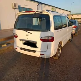 Hyundai H-1 2002