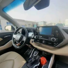 Toyota Highlander 2021