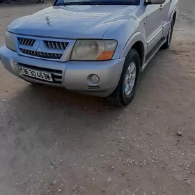 Mitsubishi Pajero 2003