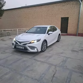 Toyota Camry 2021