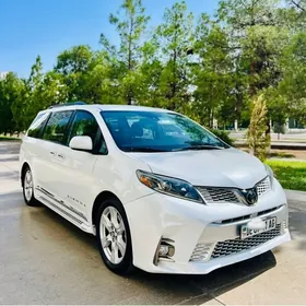 Toyota Sienna 2019