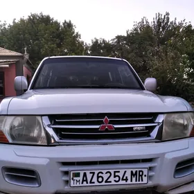Mitsubishi Montero 2000