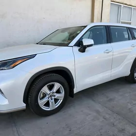 Toyota Highlander 2021