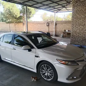 Toyota Camry Hybrid 2022