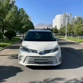 Toyota Sienna 2016