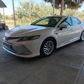 Toyota Camry Hybrid 2021