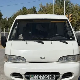 Hyundai H-1 2000