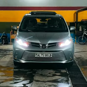 Toyota Sienna 2020