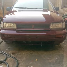 Mitsubishi Chariot 1993