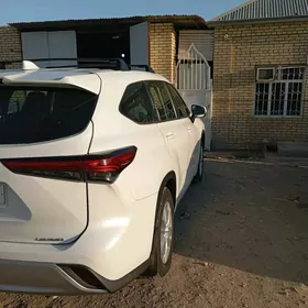 Toyota Highlander 2023