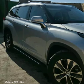 Toyota Highlander 2021