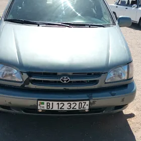 Toyota Sienna 1999