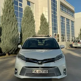 Toyota Sienna 2018