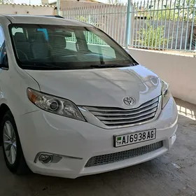 Toyota Sienna 2016