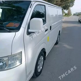 Toyota Hiace 2019