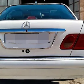 Mercedes-Benz E320 1997