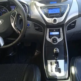 Hyundai Elantra 2012