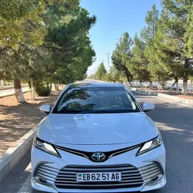 Toyota Camry 2021