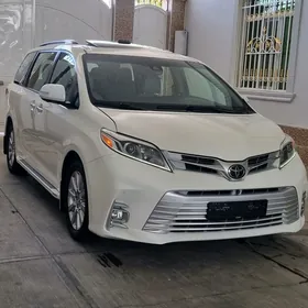 Toyota Sienna 2018