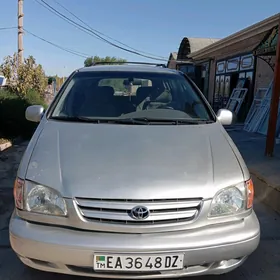 Toyota Sienna 2002