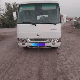 Mitsubishi Rosa 2003