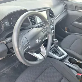 Hyundai Elantra 2020