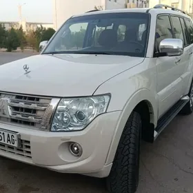 Mitsubishi Pajero 2014