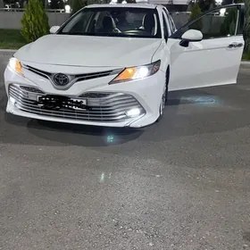 Toyota Camry 2019