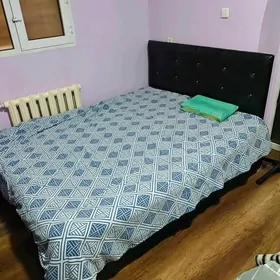 Кровать
