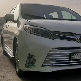 Toyota Sienna 2011