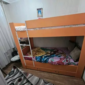Детская двухярусная кровать