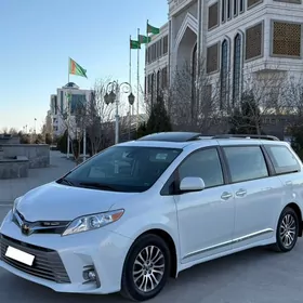 Toyota Sienna 2019