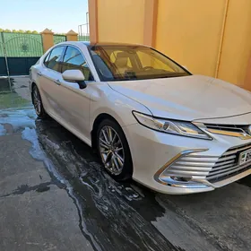 Toyota Camry 2021