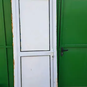 дверь алюмиь