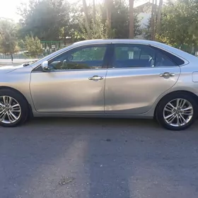 Toyota Camry 2015
