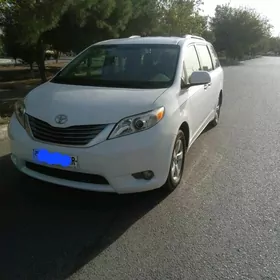 Toyota Sienna 2011