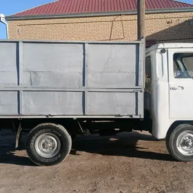 UAZ 452 1989