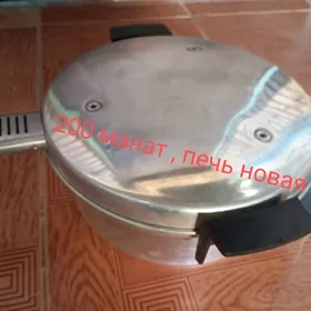Печь и разная посуда