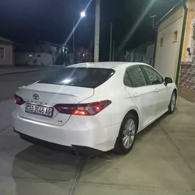 Toyota Camry 2021