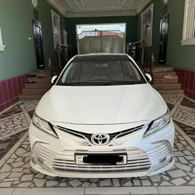 Toyota Camry 2021