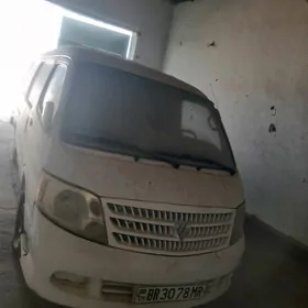 Toyota Hiace 2009