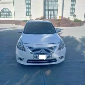 Nissan Versa 2012