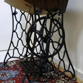 Швейная машина старинная