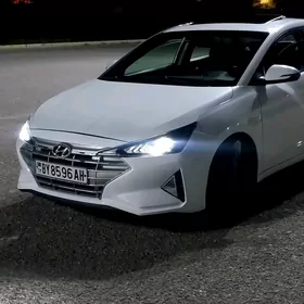 Hyundai Elantra 2019